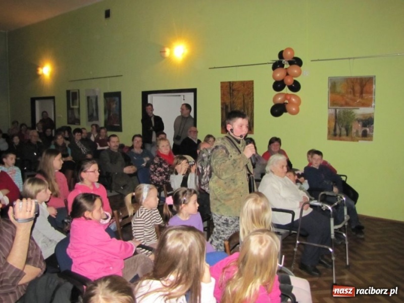 Zdjęcie w galerii na portalu naszraciborz.pl: Baśnie Andersena na deskach MDK-u wiadomości z regionu