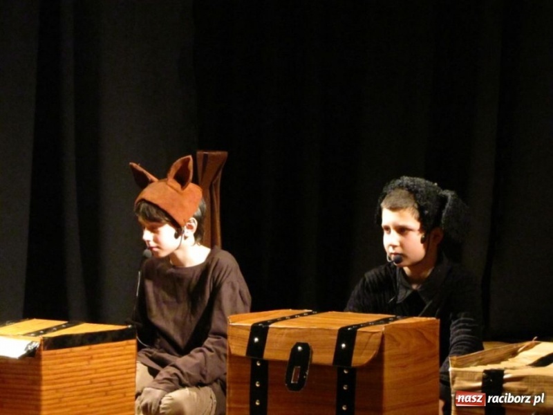 Zdjęcie w galerii na portalu naszraciborz.pl: Baśnie Andersena na deskach MDK-u wiadomości z regionu