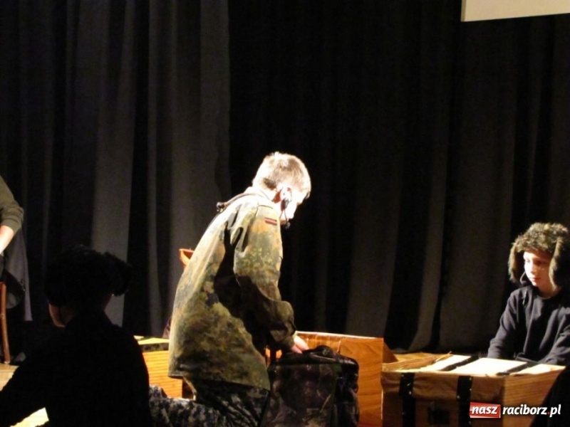 Zdjęcie w galerii na portalu naszraciborz.pl: Baśnie Andersena na deskach MDK-u wiadomości z regionu