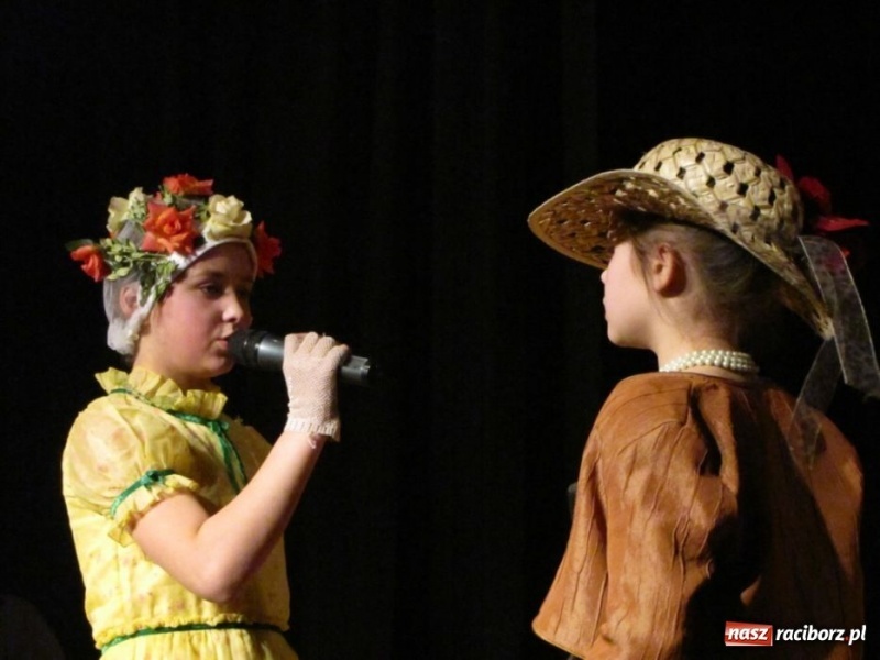 Zdjęcie w galerii na portalu naszraciborz.pl: Baśnie Andersena na deskach MDK-u wiadomości z regionu