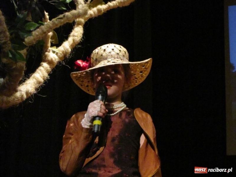 Zdjęcie w galerii na portalu naszraciborz.pl: Baśnie Andersena na deskach MDK-u wiadomości z regionu