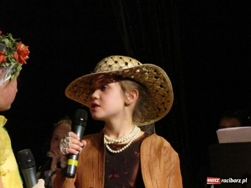 Zdjęcie w galerii na portalu naszraciborz.pl: Baśnie Andersena na deskach MDK-u wiadomości z regionu