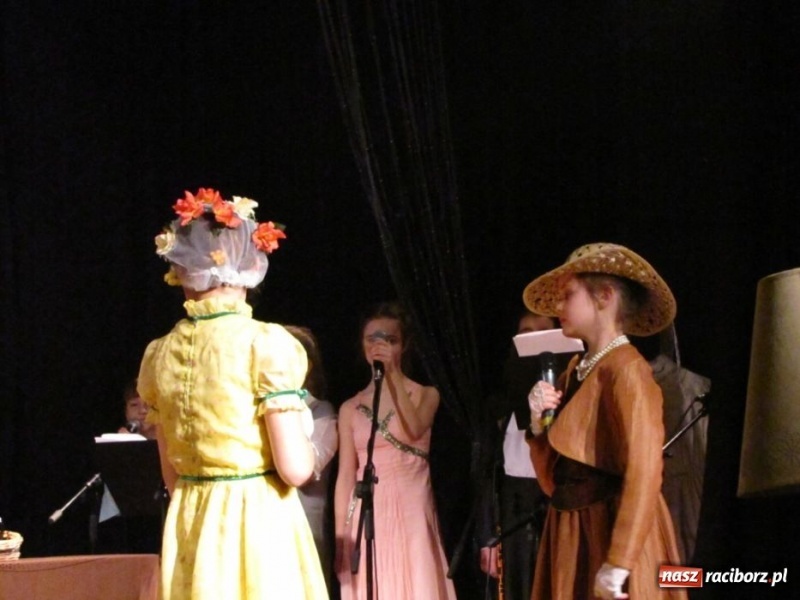 Zdjęcie w galerii na portalu naszraciborz.pl: Baśnie Andersena na deskach MDK-u wiadomości z regionu