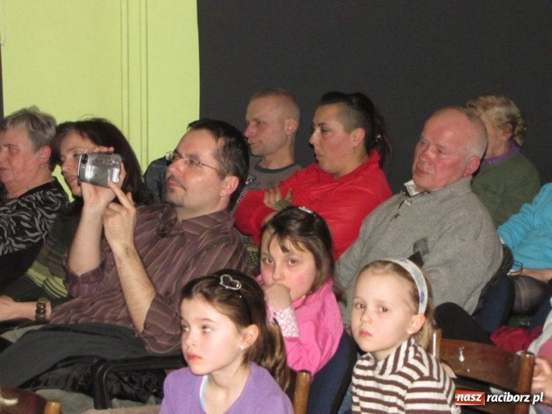 Zdjęcie w galerii na portalu naszraciborz.pl: Baśnie Andersena na deskach MDK-u wiadomości z regionu