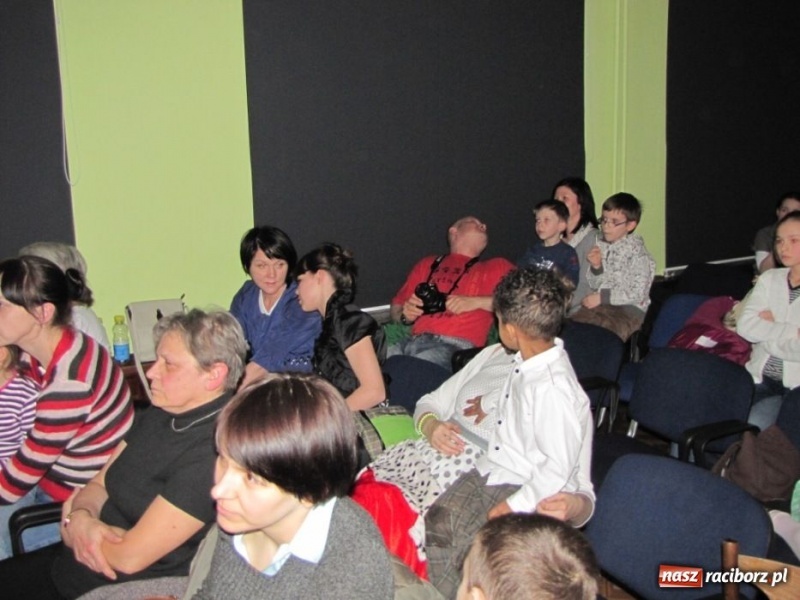 Zdjęcie w galerii na portalu naszraciborz.pl: Baśnie Andersena na deskach MDK-u wiadomości z regionu