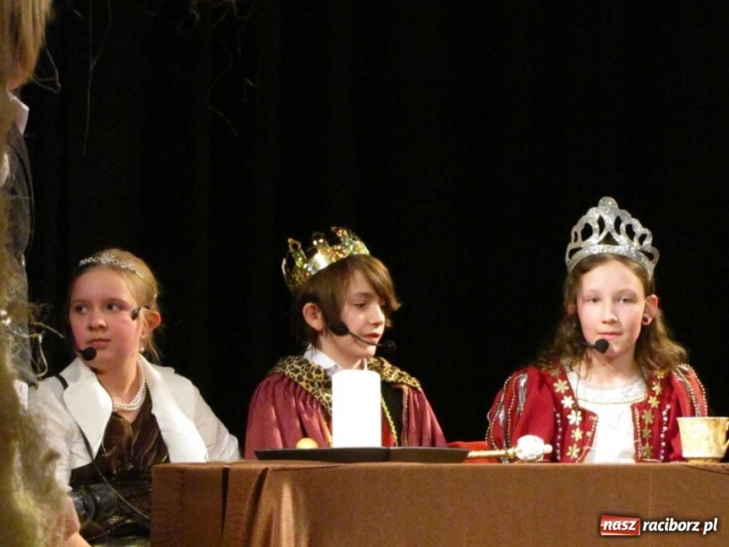 Zdjęcie w galerii na portalu naszraciborz.pl: Baśnie Andersena na deskach MDK-u wiadomości z regionu