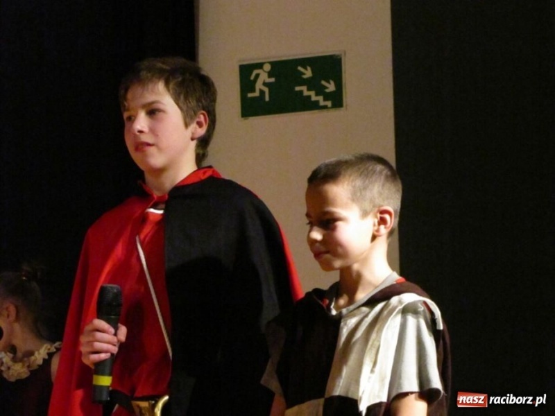 Zdjęcie w galerii na portalu naszraciborz.pl: Baśnie Andersena na deskach MDK-u wiadomości z regionu