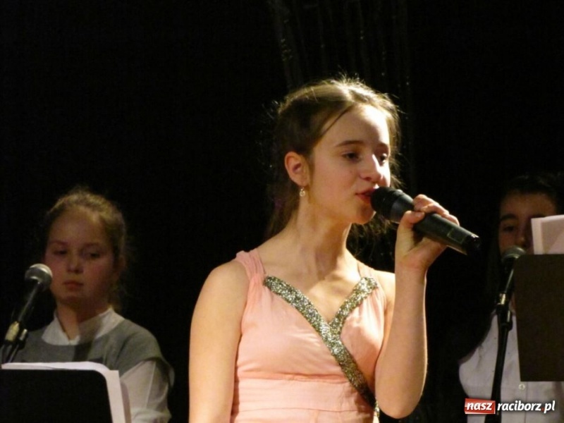 Zdjęcie w galerii na portalu naszraciborz.pl: Baśnie Andersena na deskach MDK-u wiadomości z regionu