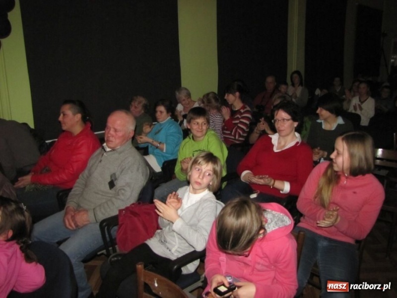 Zdjęcie w galerii na portalu naszraciborz.pl: Baśnie Andersena na deskach MDK-u wiadomości z regionu