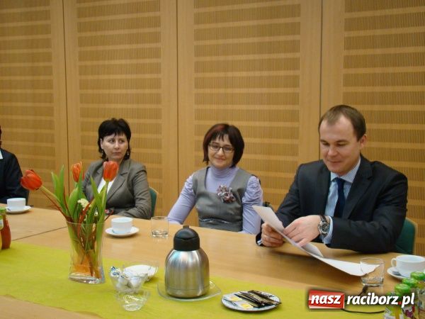 Zdjęcie w galerii na portalu naszraciborz.pl: Ekologiczna bomba do rewitalizacji wiadomości z regionu