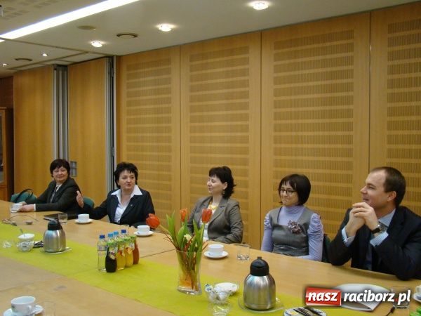 Zdjęcie w galerii na portalu naszraciborz.pl: Ekologiczna bomba do rewitalizacji wiadomości z regionu