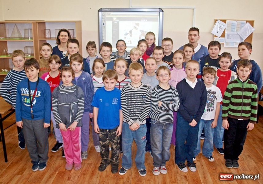 Zdjęcie w galerii na portalu naszraciborz.pl: E-Learning w Szkole na Ostrogu wiadomości z regionu