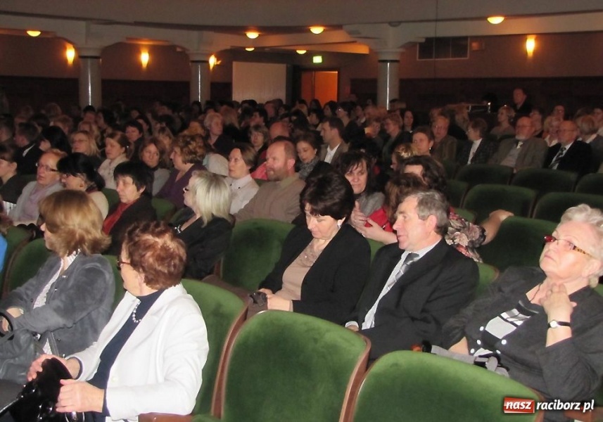 Zdjęcie w galerii na portalu naszraciborz.pl: Kobieta pierwotna rozbawiła do łez wiadomości z regionu