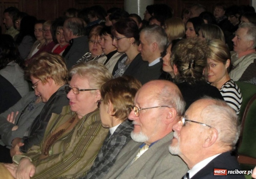 Zdjęcie w galerii na portalu naszraciborz.pl: Kobieta pierwotna rozbawiła do łez wiadomości z regionu