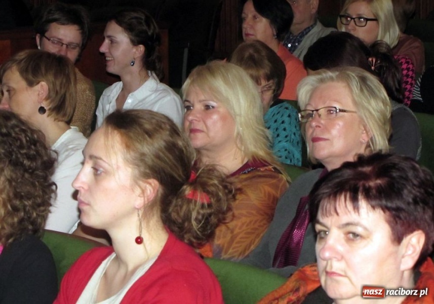 Zdjęcie w galerii na portalu naszraciborz.pl: Kobieta pierwotna rozbawiła do łez wiadomości z regionu