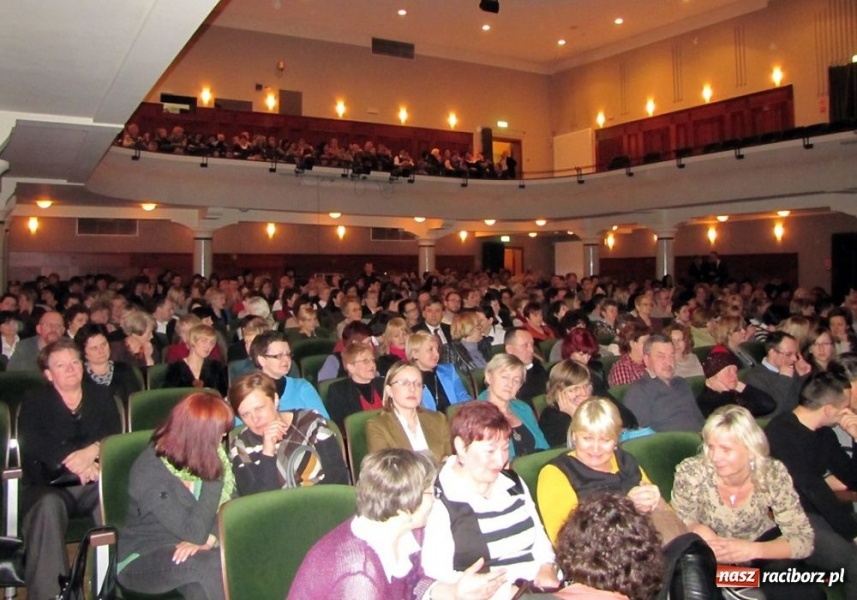 Zdjęcie w galerii na portalu naszraciborz.pl: Kobieta pierwotna rozbawiła do łez wiadomości z regionu