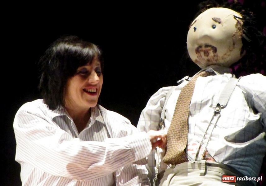 Zdjęcie w galerii na portalu naszraciborz.pl: Kobieta pierwotna rozbawiła do łez wiadomości z regionu