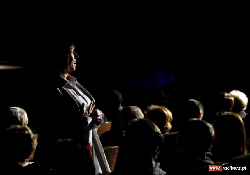 Zdjęcie w galerii na portalu naszraciborz.pl: Kobieta pierwotna rozbawiła do łez wiadomości z regionu