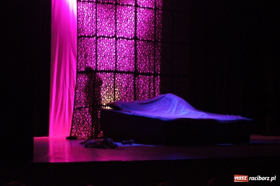 Zdjęcie w galerii na portalu naszraciborz.pl: Kobieta pierwotna rozbawiła do łez wiadomości z regionu