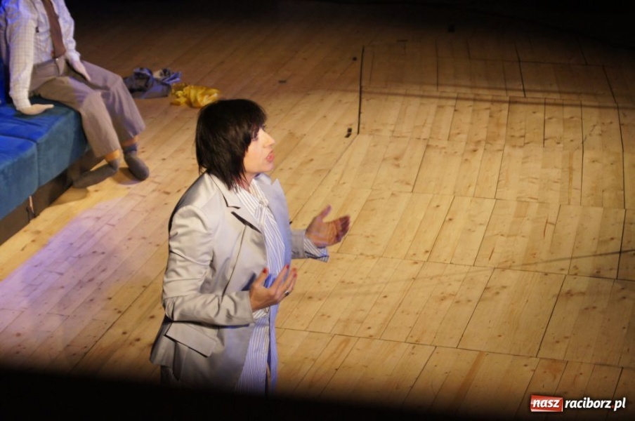 Zdjęcie w galerii na portalu naszraciborz.pl: Kobieta pierwotna rozbawiła do łez wiadomości z regionu