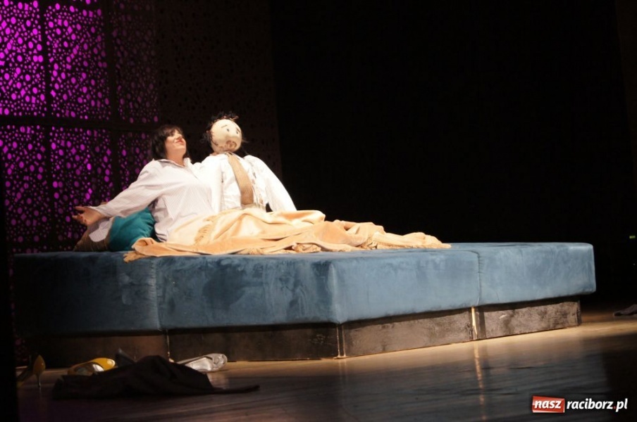 Zdjęcie w galerii na portalu naszraciborz.pl: Kobieta pierwotna rozbawiła do łez wiadomości z regionu