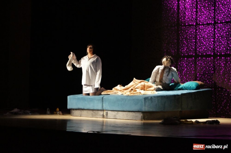 Zdjęcie w galerii na portalu naszraciborz.pl: Kobieta pierwotna rozbawiła do łez wiadomości z regionu