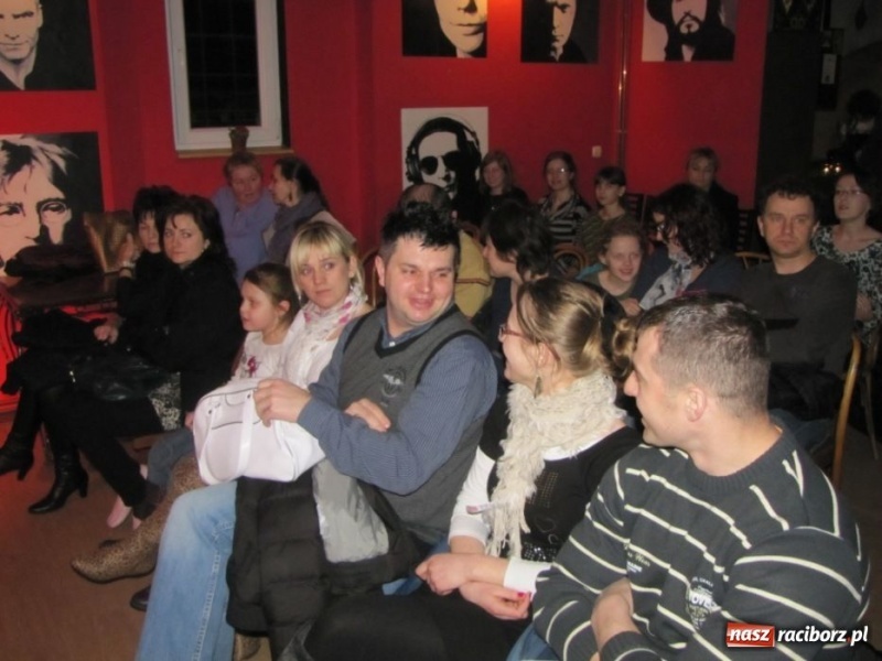 Zdjęcie w galerii na portalu naszraciborz.pl: Smyczkiem po Koniec Świata wiadomości z regionu