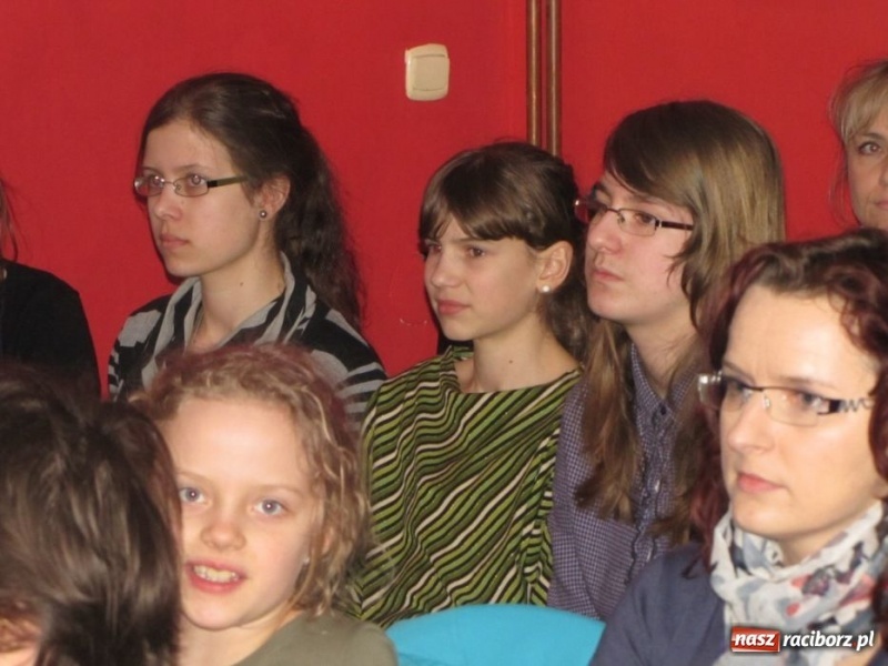 Zdjęcie w galerii na portalu naszraciborz.pl: Smyczkiem po Koniec Świata wiadomości z regionu