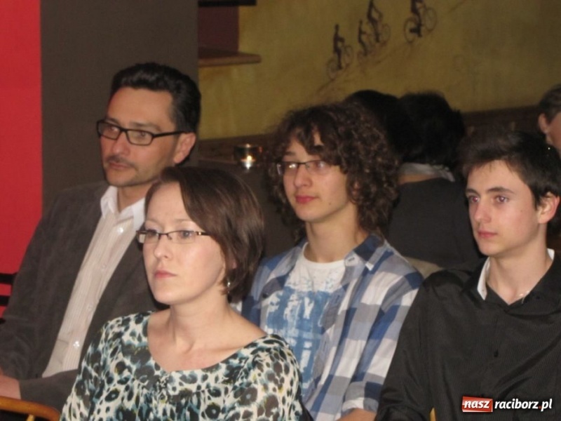 Zdjęcie w galerii na portalu naszraciborz.pl: Smyczkiem po Koniec Świata wiadomości z regionu