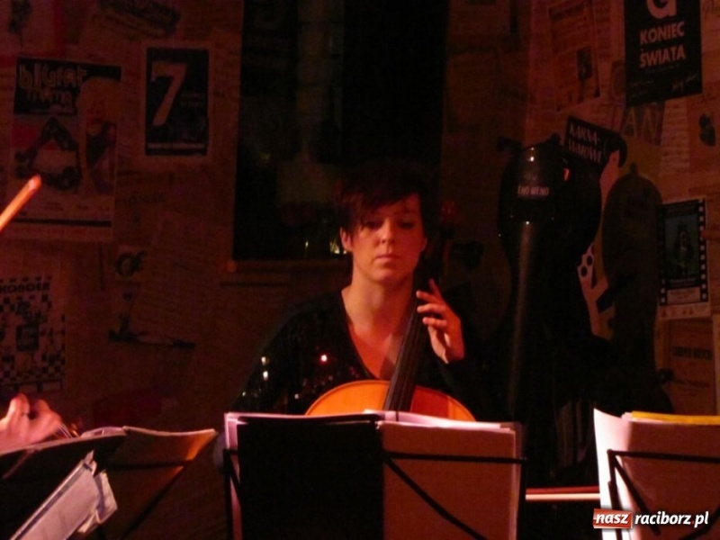 Zdjęcie w galerii na portalu naszraciborz.pl: Smyczkiem po Koniec Świata wiadomości z regionu