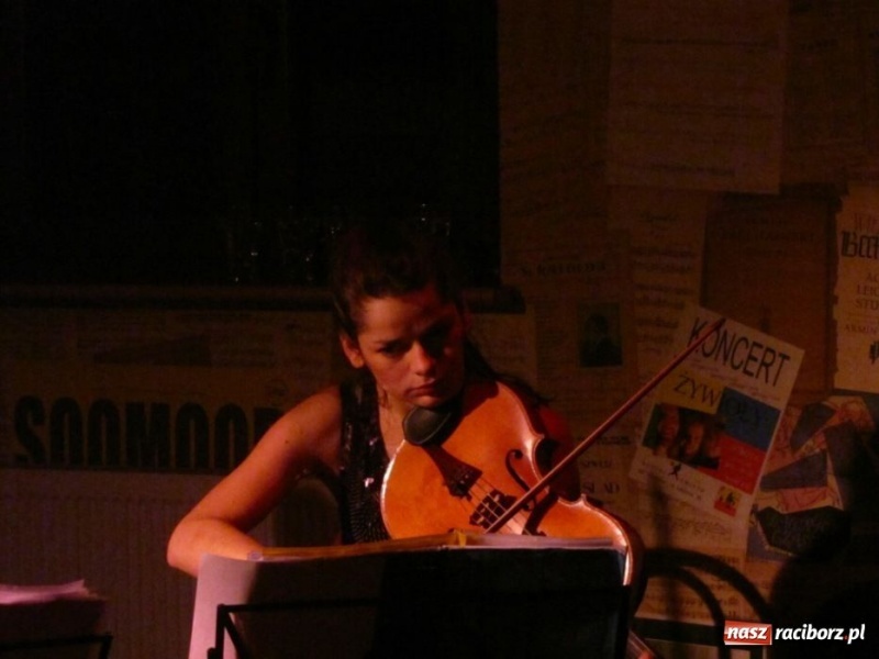 Zdjęcie w galerii na portalu naszraciborz.pl: Smyczkiem po Koniec Świata wiadomości z regionu