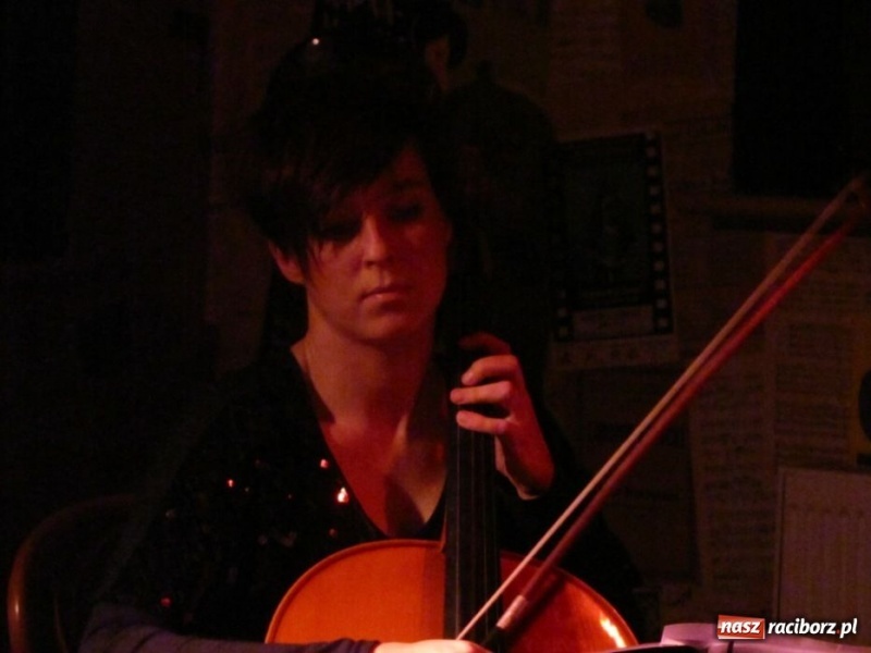 Zdjęcie w galerii na portalu naszraciborz.pl: Smyczkiem po Koniec Świata wiadomości z regionu