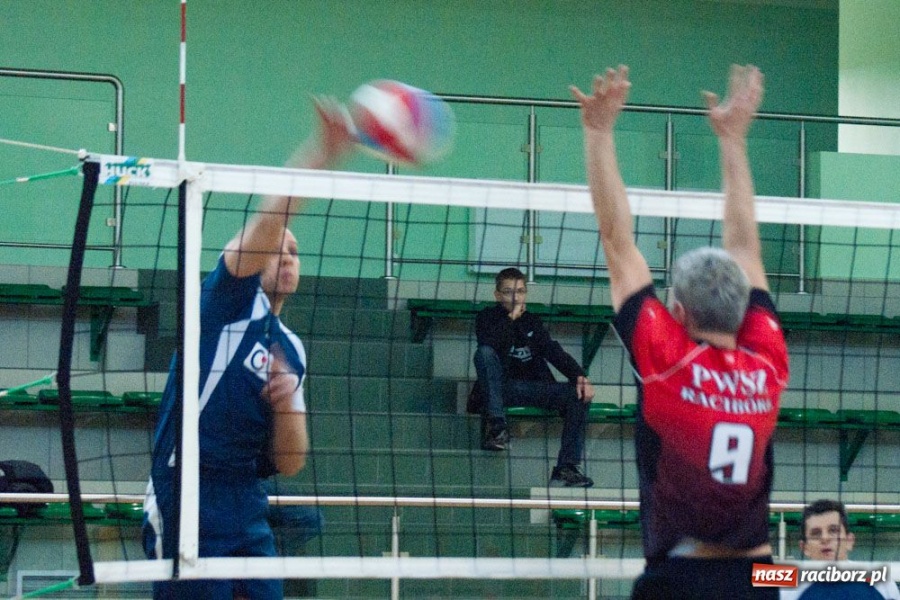 Zdjęcie w galerii na portalu naszraciborz.pl: Obrońcy tytułu za burtą wiadomości z regionu