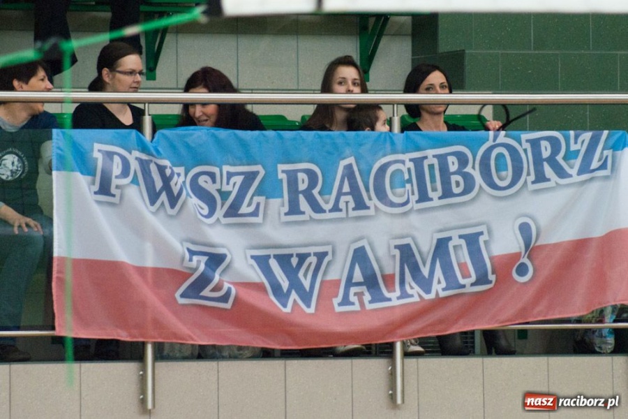 Zdjęcie w galerii na portalu naszraciborz.pl: Obrońcy tytułu za burtą wiadomości z regionu