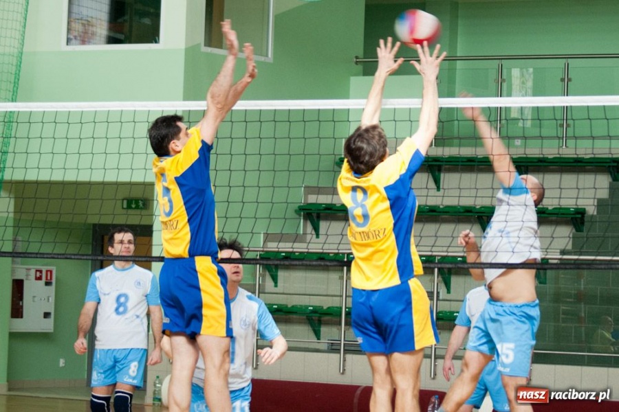 Zdjęcie w galerii na portalu naszraciborz.pl: Obrońcy tytułu za burtą wiadomości z regionu