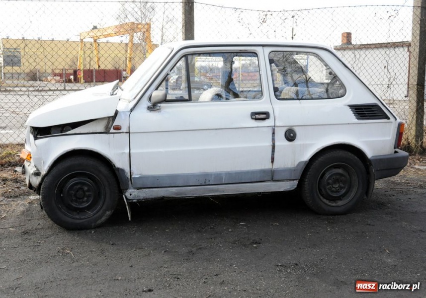 Zdjęcie w galerii na portalu naszraciborz.pl: Rozbili malucha pod Rafako wiadomości z regionu
