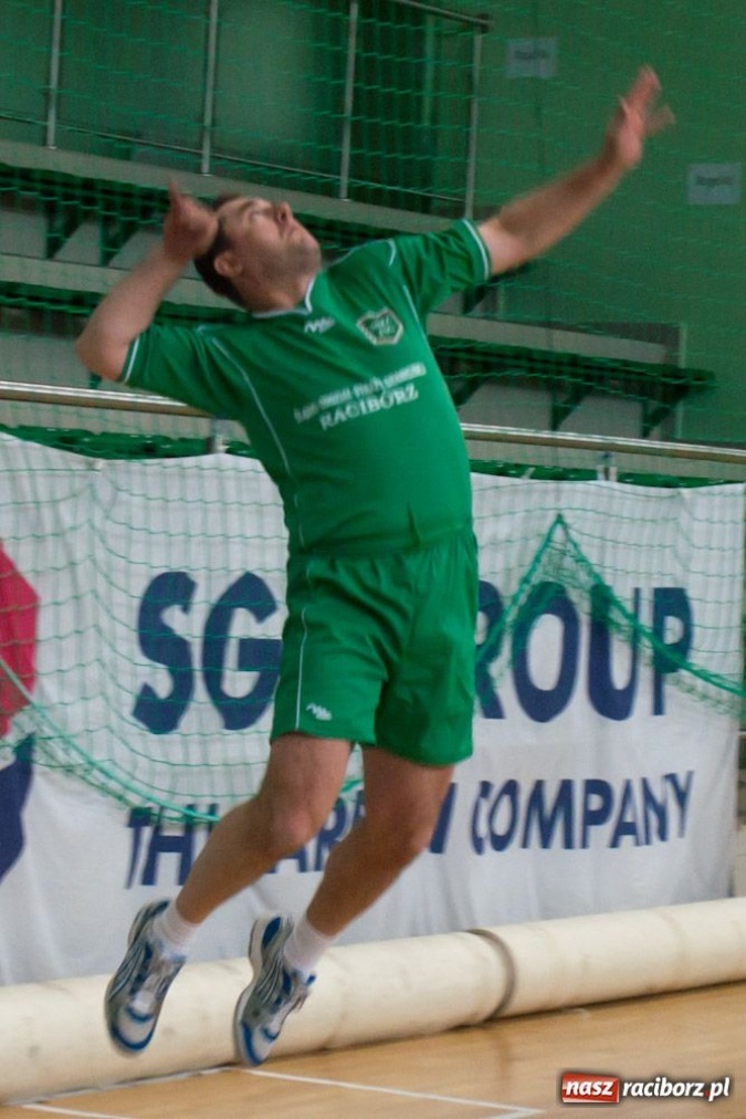 Zdjęcie w galerii na portalu naszraciborz.pl: Puchar Prezydenta w rękach Rafako wiadomości z regionu