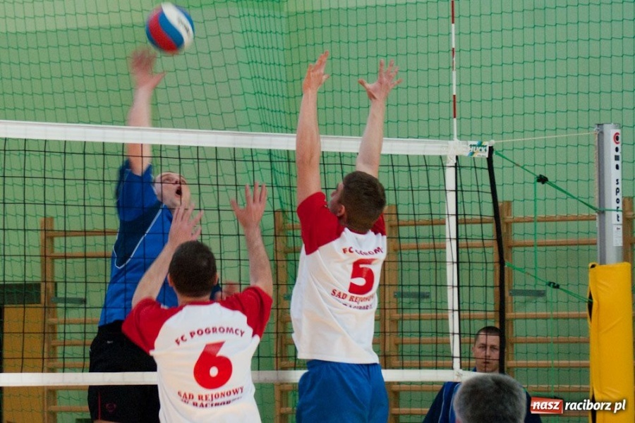 Zdjęcie w galerii na portalu naszraciborz.pl: Puchar Prezydenta w rękach Rafako wiadomości z regionu