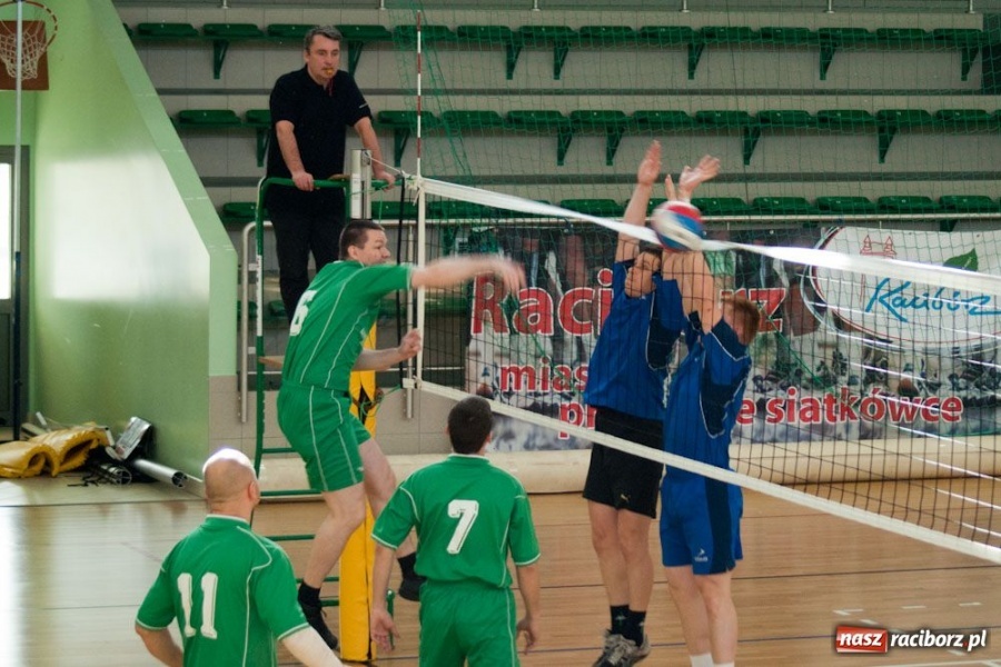 Zdjęcie w galerii na portalu naszraciborz.pl: Puchar Prezydenta w rękach Rafako wiadomości z regionu
