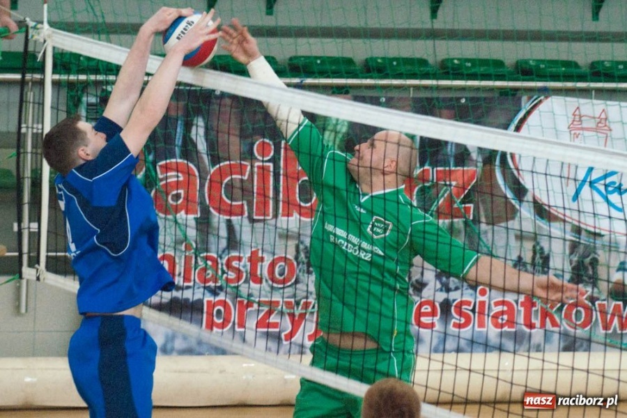 Zdjęcie w galerii na portalu naszraciborz.pl: Puchar Prezydenta w rękach Rafako wiadomości z regionu