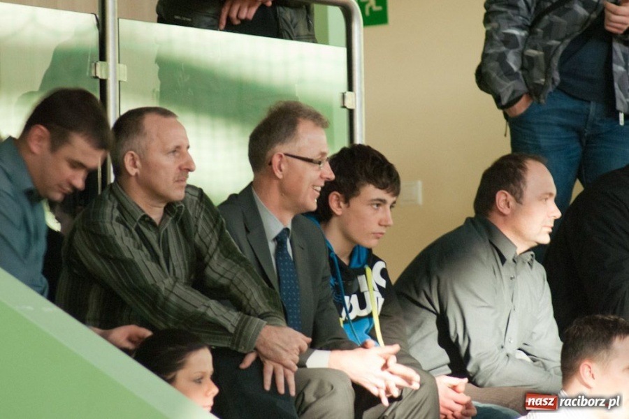 Zdjęcie w galerii na portalu naszraciborz.pl: Puchar Prezydenta w rękach Rafako wiadomości z regionu