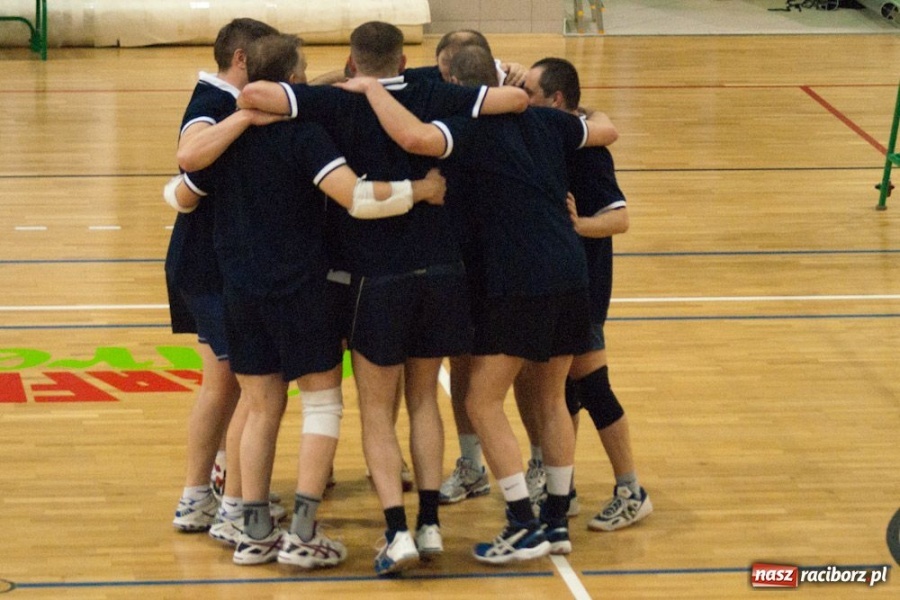 Zdjęcie w galerii na portalu naszraciborz.pl: Puchar Prezydenta w rękach Rafako wiadomości z regionu