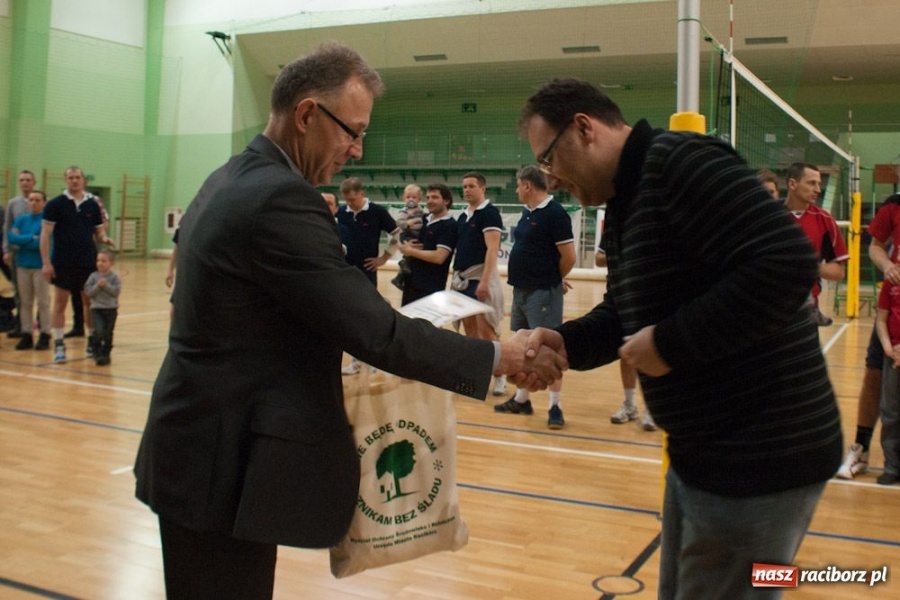 Zdjęcie w galerii na portalu naszraciborz.pl: Puchar Prezydenta w rękach Rafako wiadomości z regionu