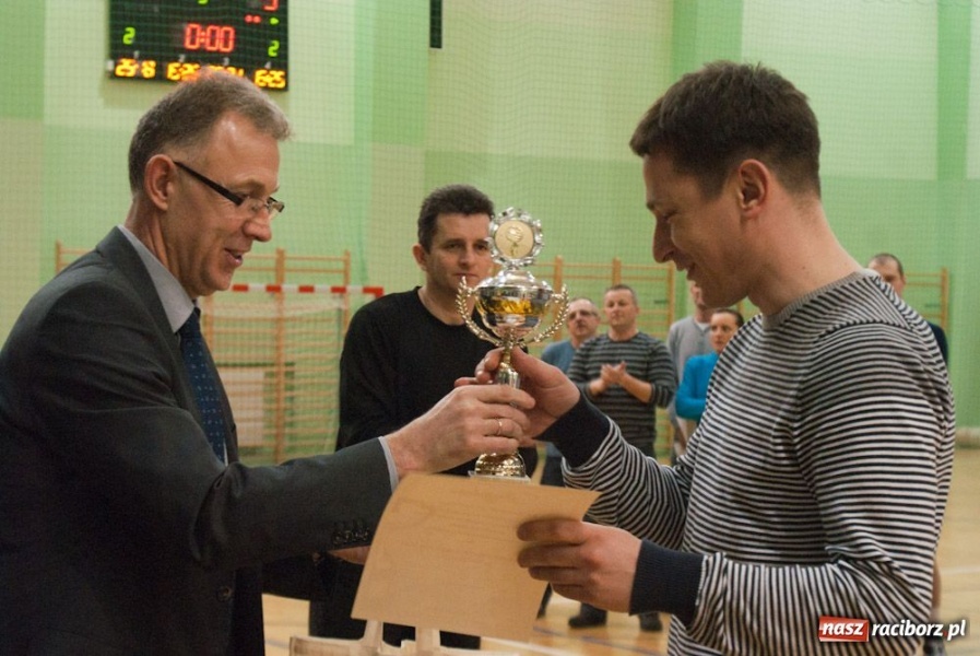 Zdjęcie w galerii na portalu naszraciborz.pl: Puchar Prezydenta w rękach Rafako wiadomości z regionu