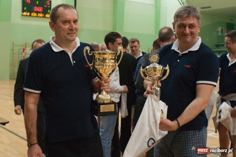 Zdjęcie w galerii na portalu naszraciborz.pl: Puchar Prezydenta w rękach Rafako wiadomości z regionu