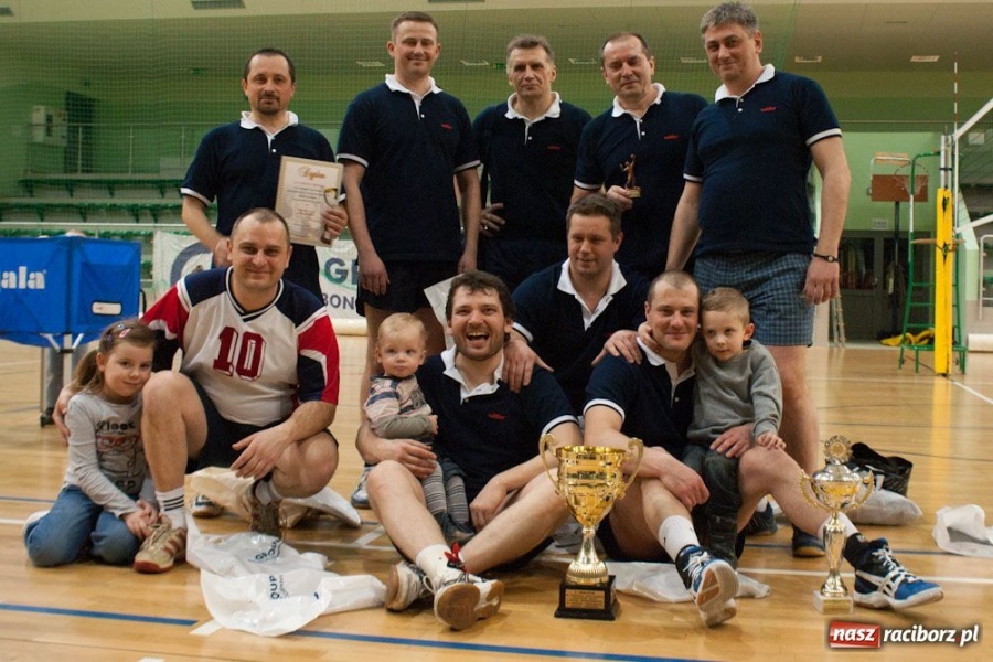 Zdjęcie w galerii na portalu naszraciborz.pl: Puchar Prezydenta w rękach Rafako wiadomości z regionu