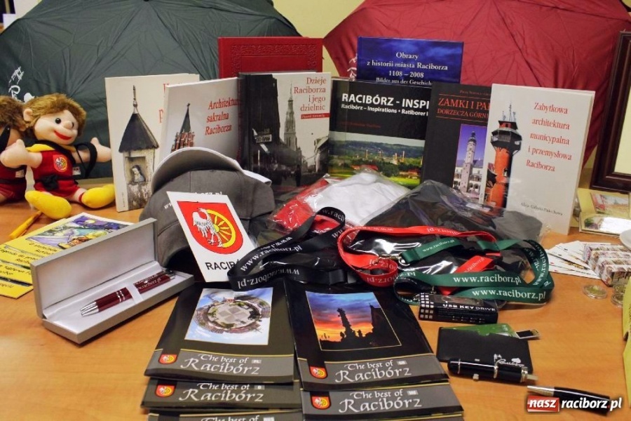 Zdjęcie w galerii na portalu naszraciborz.pl: Takie gadżety promują miasto wiadomości z regionu