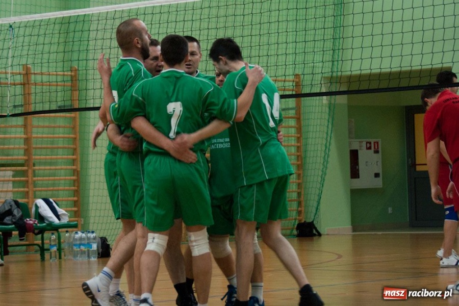 Zdjęcie w galerii na portalu naszraciborz.pl: Puchar Prezydenta w rękach Rafako wiadomości z regionu