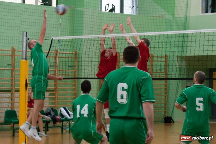 Zdjęcie w galerii na portalu naszraciborz.pl: Puchar Prezydenta w rękach Rafako wiadomości z regionu