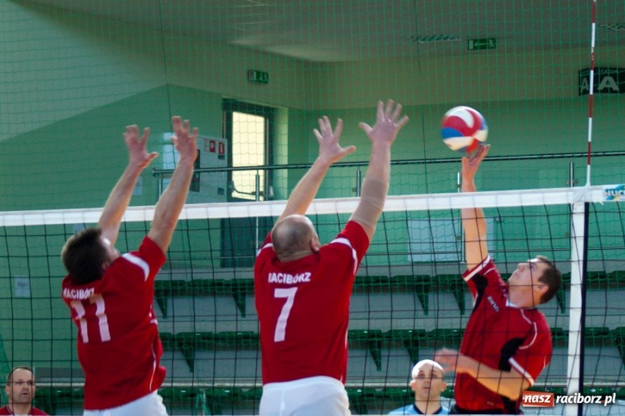 Zdjęcie w galerii na portalu naszraciborz.pl: Puchar Prezydenta w rękach Rafako wiadomości z regionu